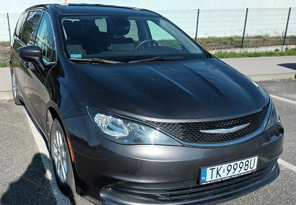 Chrysler Pacifica cena 99900 przebieg: 123000, rok produkcji 2017 z Kielce małe 631